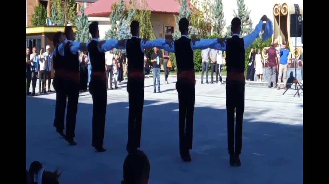 Halk Oyunları Ekibimiz Dede Korkut Şenliklerinde Büyük Beğeni Topladı.